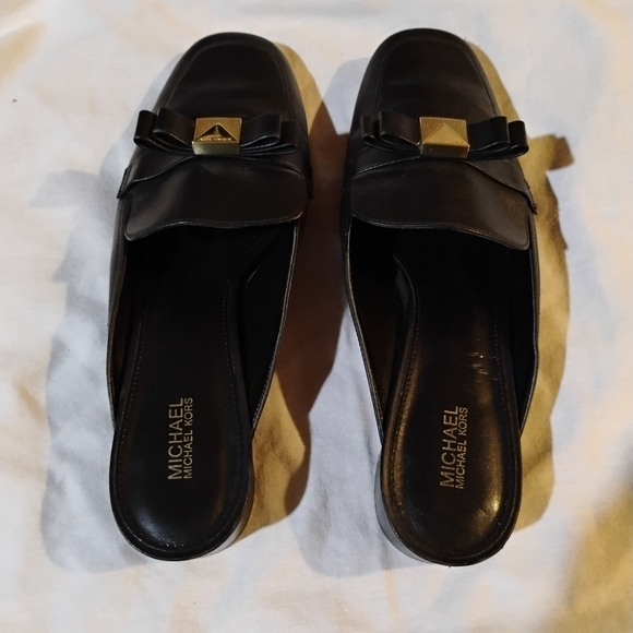 Michael Kors Size 8.5m Black Leather Flats with Gold Accent - Picture 11 of 16